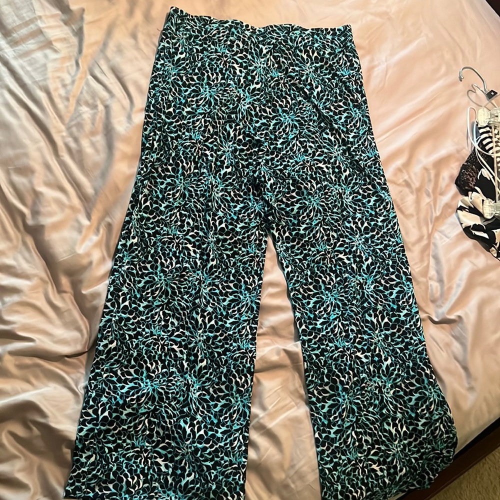 Size large colorful pants. Perfect for vacations!